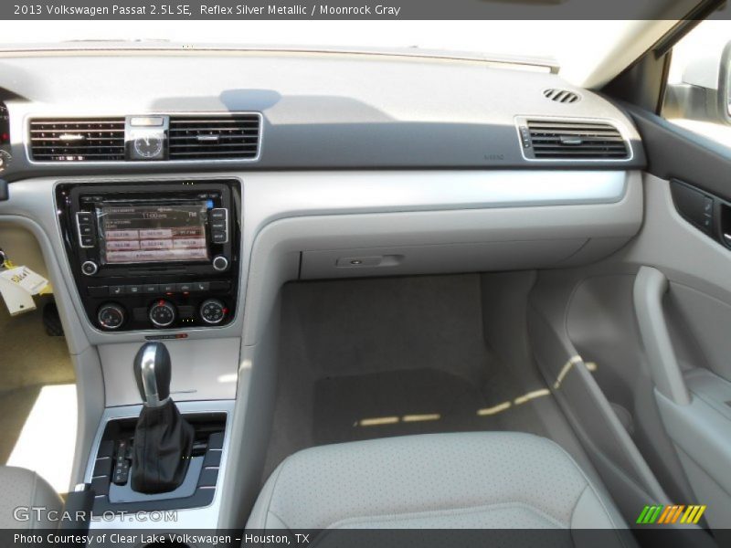 Reflex Silver Metallic / Moonrock Gray 2013 Volkswagen Passat 2.5L SE