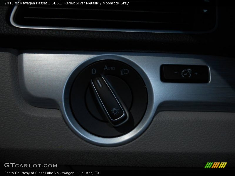 Reflex Silver Metallic / Moonrock Gray 2013 Volkswagen Passat 2.5L SE