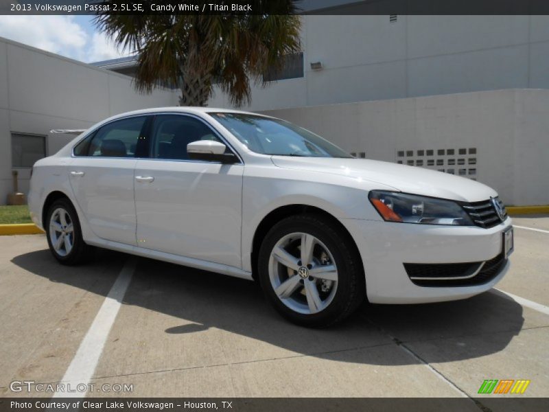Candy White / Titan Black 2013 Volkswagen Passat 2.5L SE