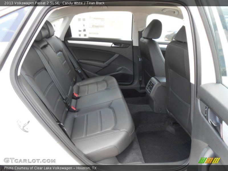 Candy White / Titan Black 2013 Volkswagen Passat 2.5L SE