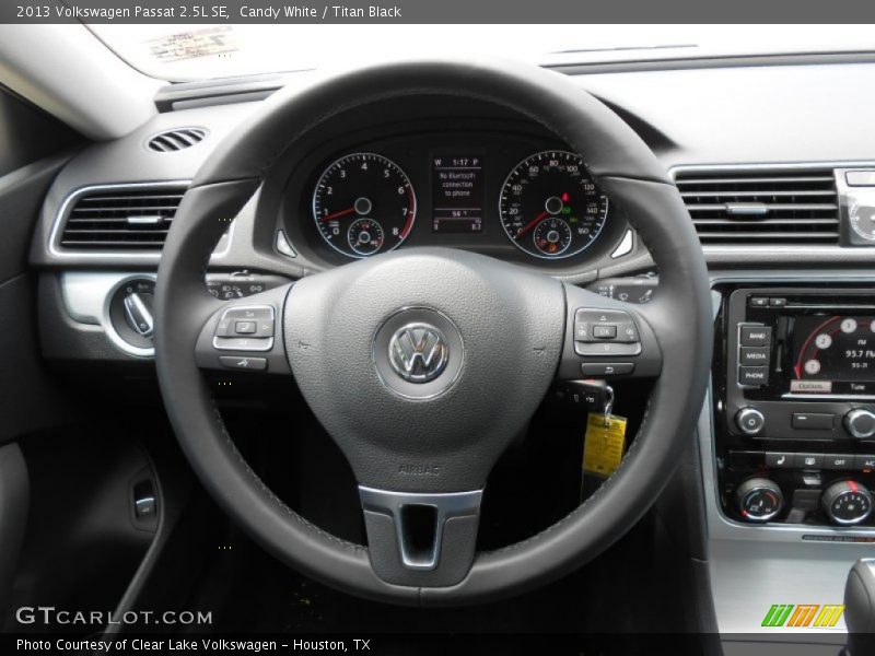 Candy White / Titan Black 2013 Volkswagen Passat 2.5L SE