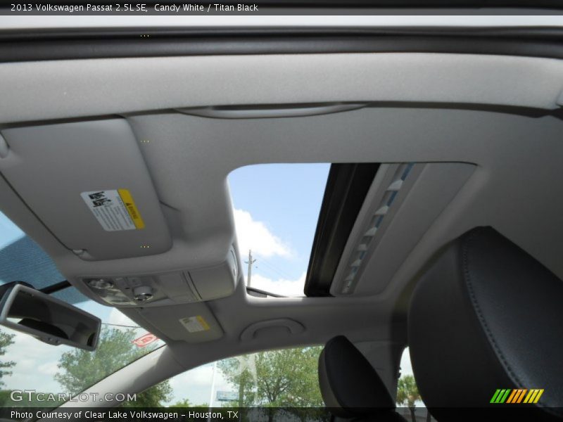 Candy White / Titan Black 2013 Volkswagen Passat 2.5L SE
