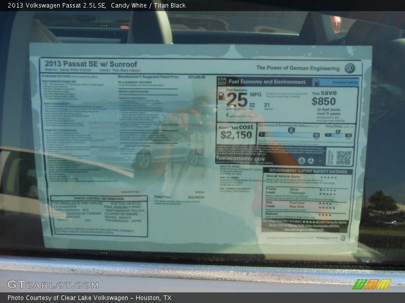 Candy White / Titan Black 2013 Volkswagen Passat 2.5L SE
