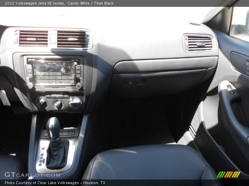 Candy White / Titan Black 2012 Volkswagen Jetta SE Sedan