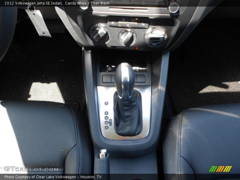 Candy White / Titan Black 2012 Volkswagen Jetta SE Sedan