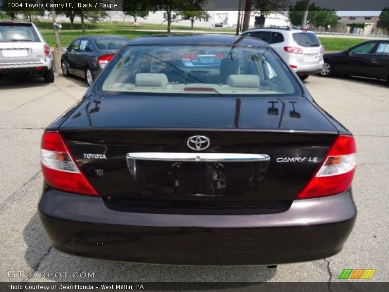 Black / Taupe 2004 Toyota Camry LE