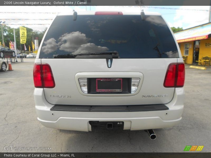 Oxford White / Camel 2006 Lincoln Navigator Luxury