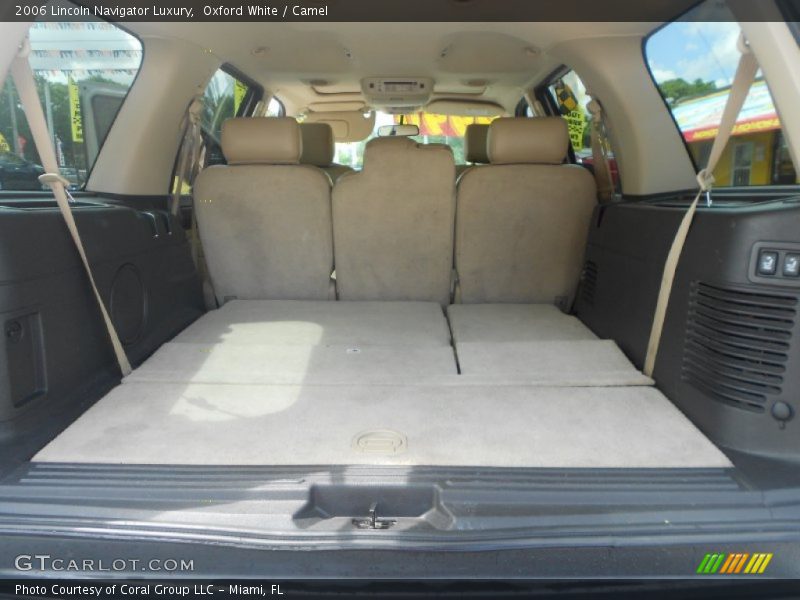 Oxford White / Camel 2006 Lincoln Navigator Luxury