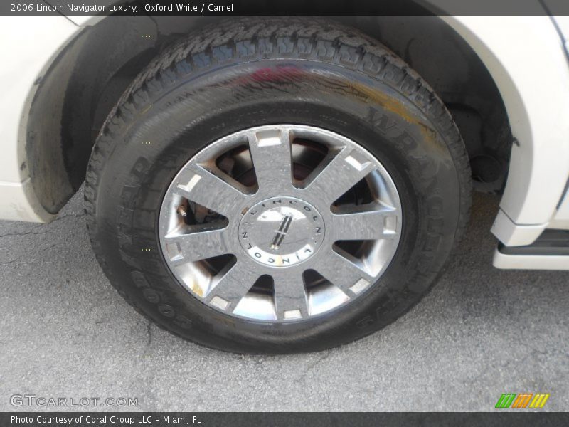 Oxford White / Camel 2006 Lincoln Navigator Luxury
