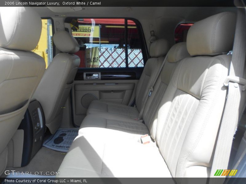 Oxford White / Camel 2006 Lincoln Navigator Luxury