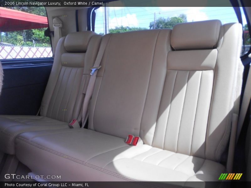 Oxford White / Camel 2006 Lincoln Navigator Luxury