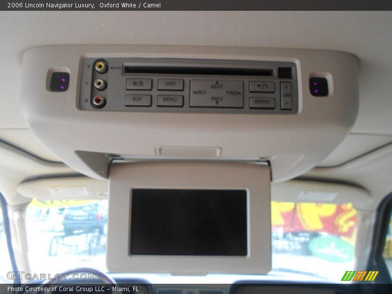 Oxford White / Camel 2006 Lincoln Navigator Luxury