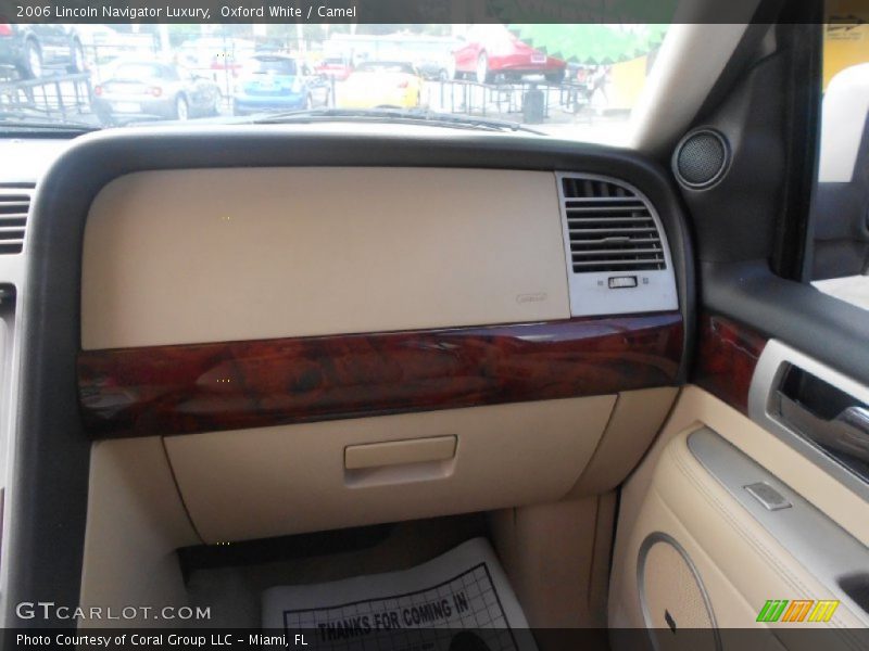 Oxford White / Camel 2006 Lincoln Navigator Luxury
