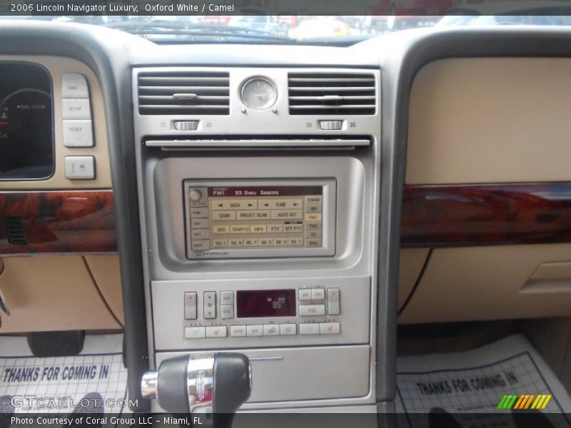 Oxford White / Camel 2006 Lincoln Navigator Luxury