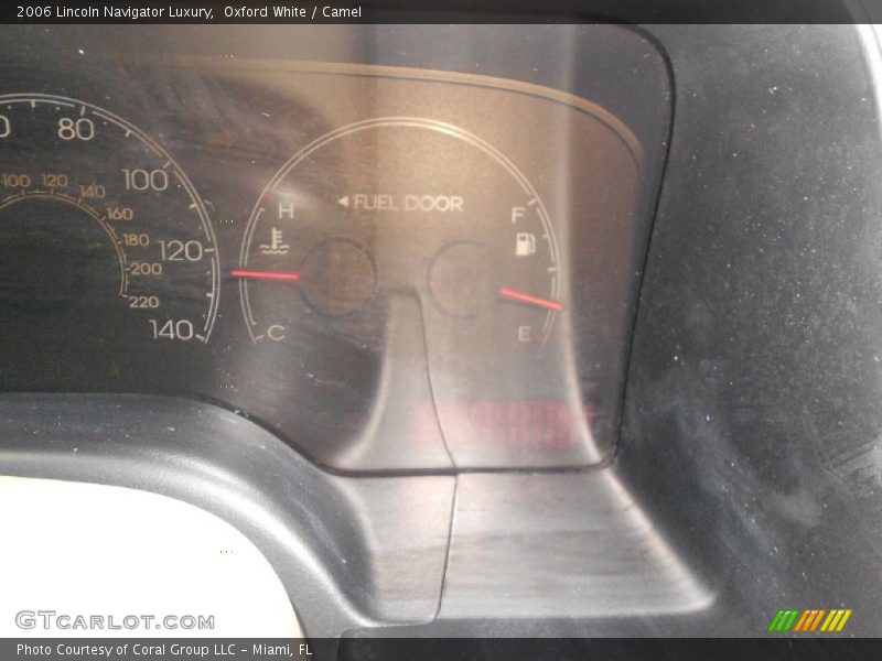Oxford White / Camel 2006 Lincoln Navigator Luxury