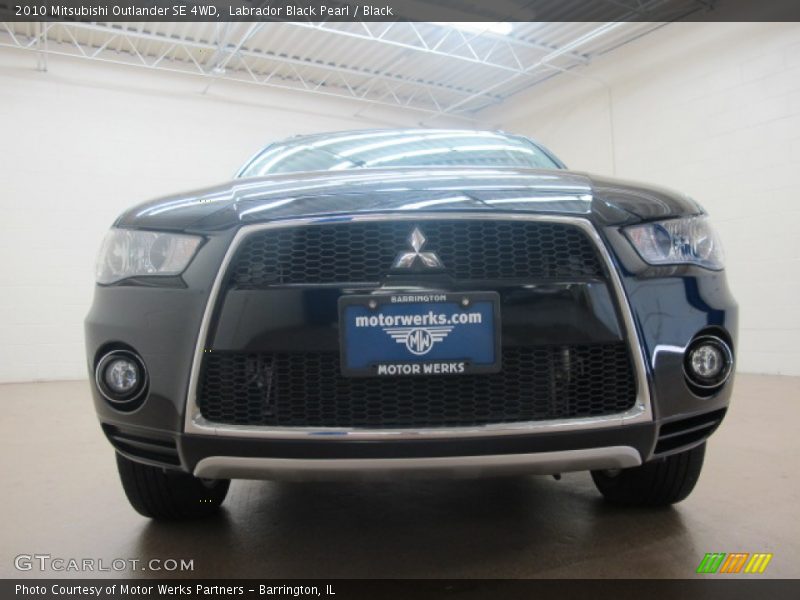 Labrador Black Pearl / Black 2010 Mitsubishi Outlander SE 4WD