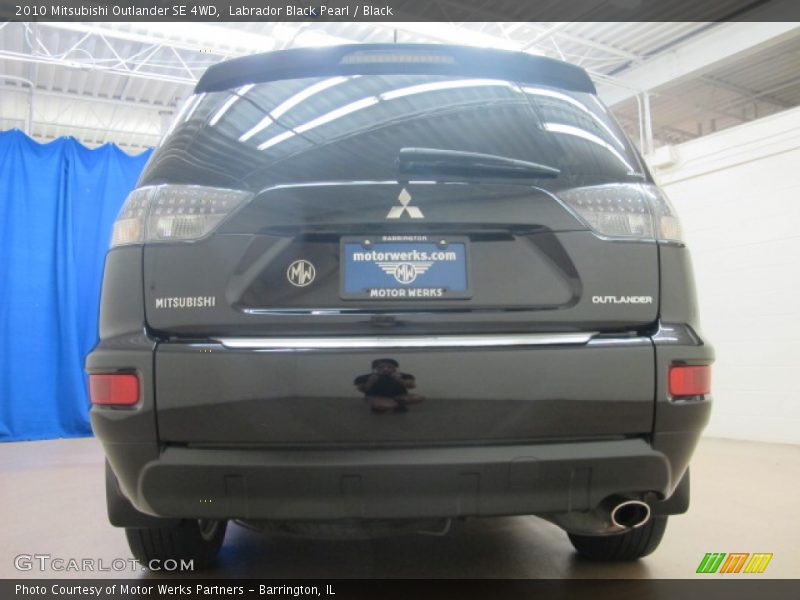 Labrador Black Pearl / Black 2010 Mitsubishi Outlander SE 4WD