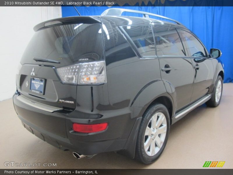 Labrador Black Pearl / Black 2010 Mitsubishi Outlander SE 4WD