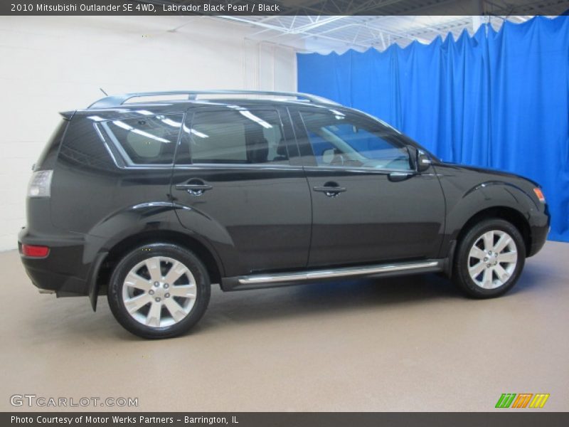 Labrador Black Pearl / Black 2010 Mitsubishi Outlander SE 4WD