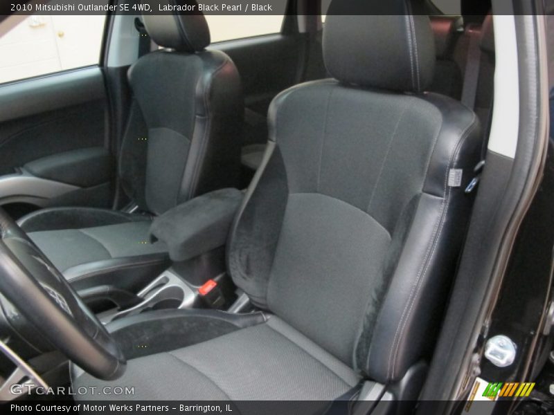 Labrador Black Pearl / Black 2010 Mitsubishi Outlander SE 4WD