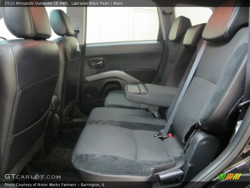 Labrador Black Pearl / Black 2010 Mitsubishi Outlander SE 4WD