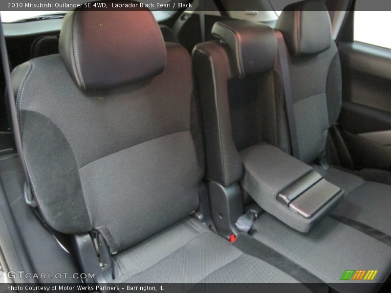 Labrador Black Pearl / Black 2010 Mitsubishi Outlander SE 4WD