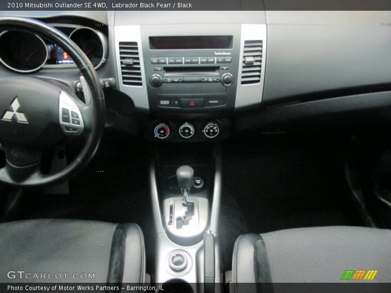 Labrador Black Pearl / Black 2010 Mitsubishi Outlander SE 4WD