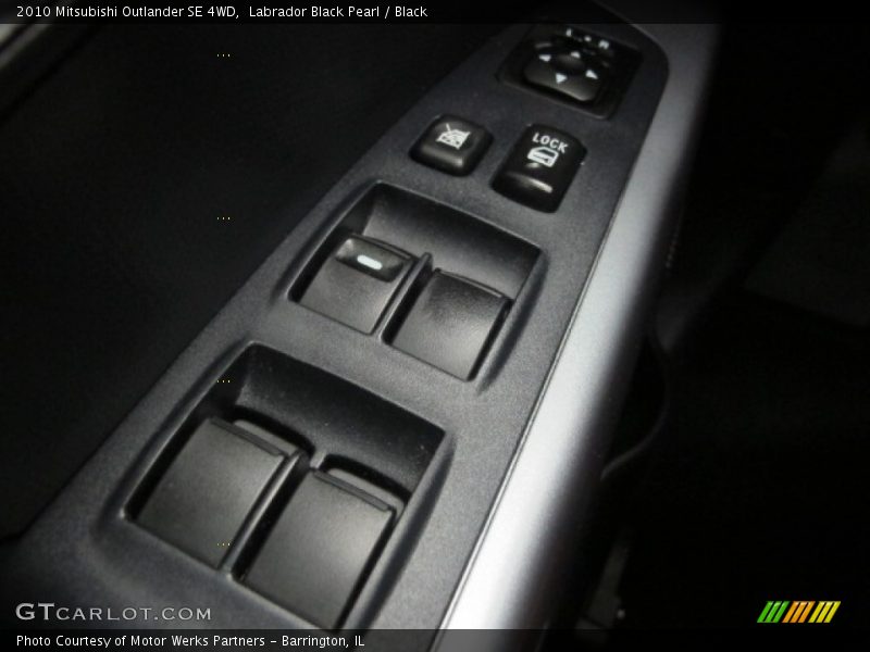 Labrador Black Pearl / Black 2010 Mitsubishi Outlander SE 4WD