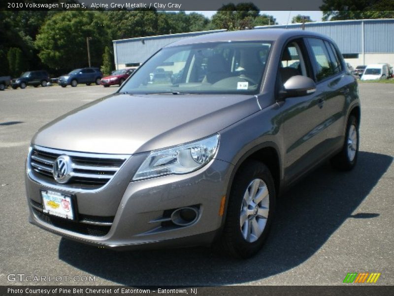 Alpine Grey Metallic / Clay Gray 2010 Volkswagen Tiguan S