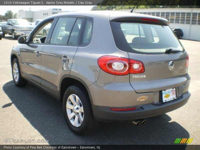 Alpine Grey Metallic / Clay Gray 2010 Volkswagen Tiguan S