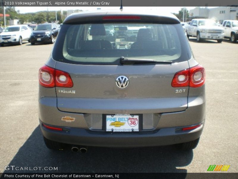Alpine Grey Metallic / Clay Gray 2010 Volkswagen Tiguan S
