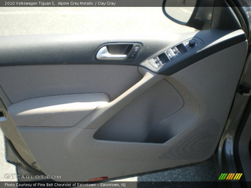 Alpine Grey Metallic / Clay Gray 2010 Volkswagen Tiguan S