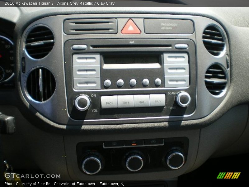 Alpine Grey Metallic / Clay Gray 2010 Volkswagen Tiguan S
