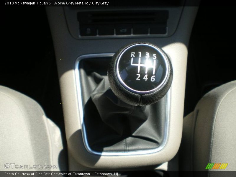 Alpine Grey Metallic / Clay Gray 2010 Volkswagen Tiguan S