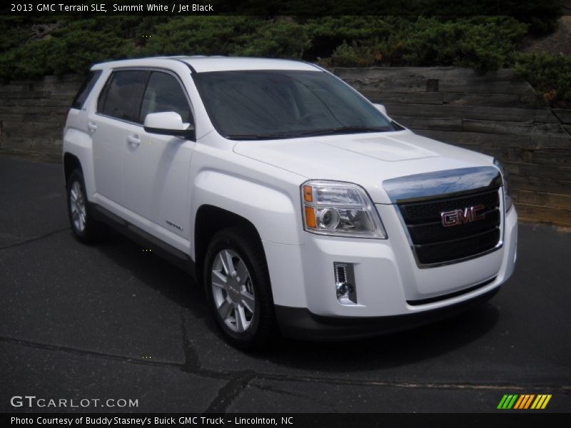 Front 3/4 View of 2013 Terrain SLE