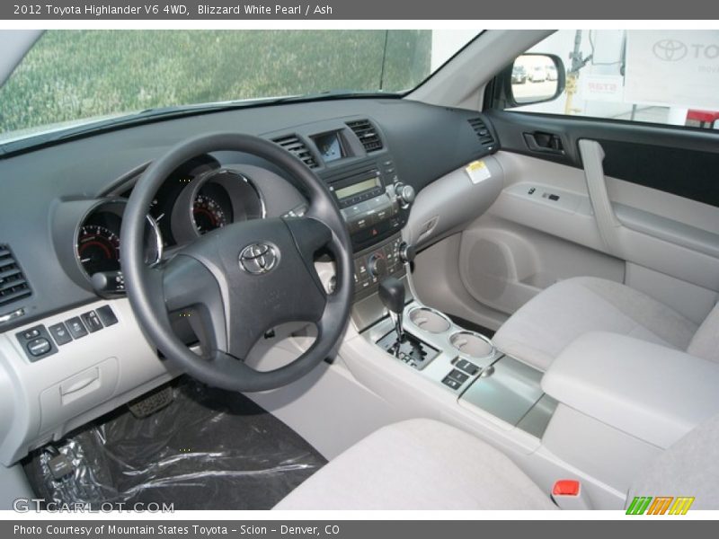 Blizzard White Pearl / Ash 2012 Toyota Highlander V6 4WD