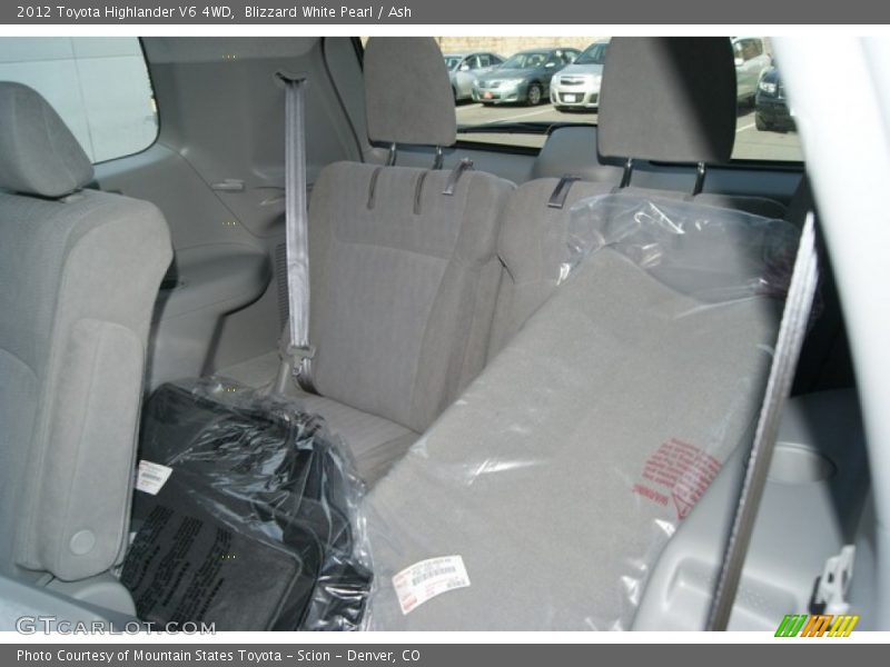 Blizzard White Pearl / Ash 2012 Toyota Highlander V6 4WD