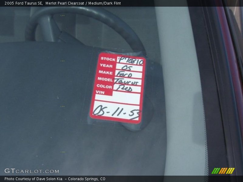 Merlot Pearl Clearcoat / Medium/Dark Flint 2005 Ford Taurus SE
