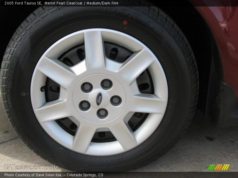 Merlot Pearl Clearcoat / Medium/Dark Flint 2005 Ford Taurus SE