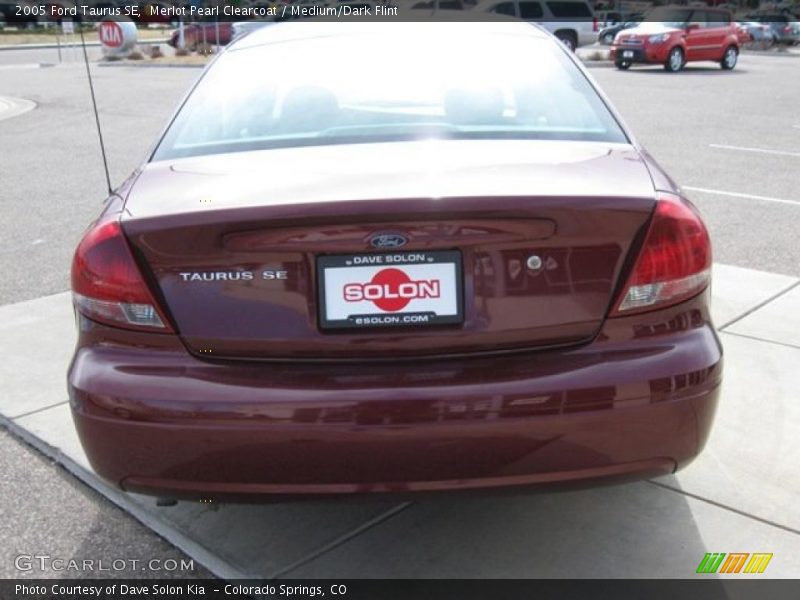 Merlot Pearl Clearcoat / Medium/Dark Flint 2005 Ford Taurus SE