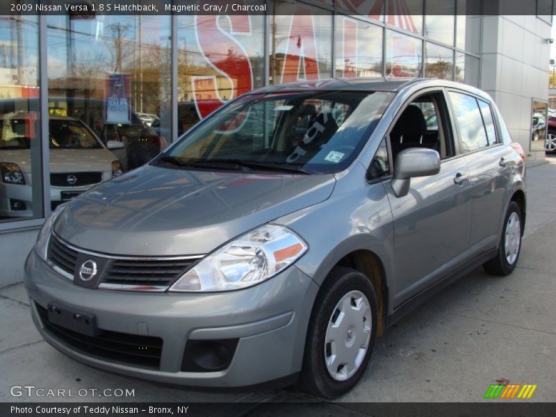Magnetic Gray / Charcoal 2009 Nissan Versa 1.8 S Hatchback