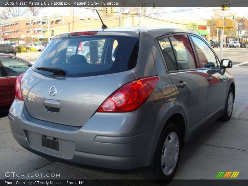 Magnetic Gray / Charcoal 2009 Nissan Versa 1.8 S Hatchback