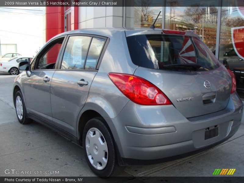 Magnetic Gray / Charcoal 2009 Nissan Versa 1.8 S Hatchback