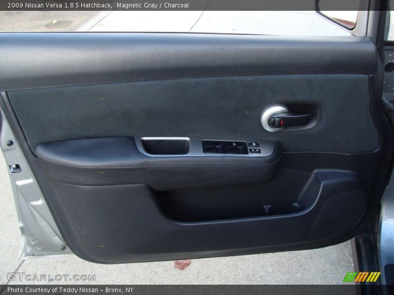 Magnetic Gray / Charcoal 2009 Nissan Versa 1.8 S Hatchback