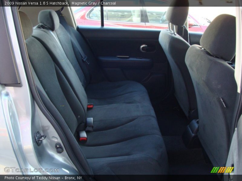 Magnetic Gray / Charcoal 2009 Nissan Versa 1.8 S Hatchback