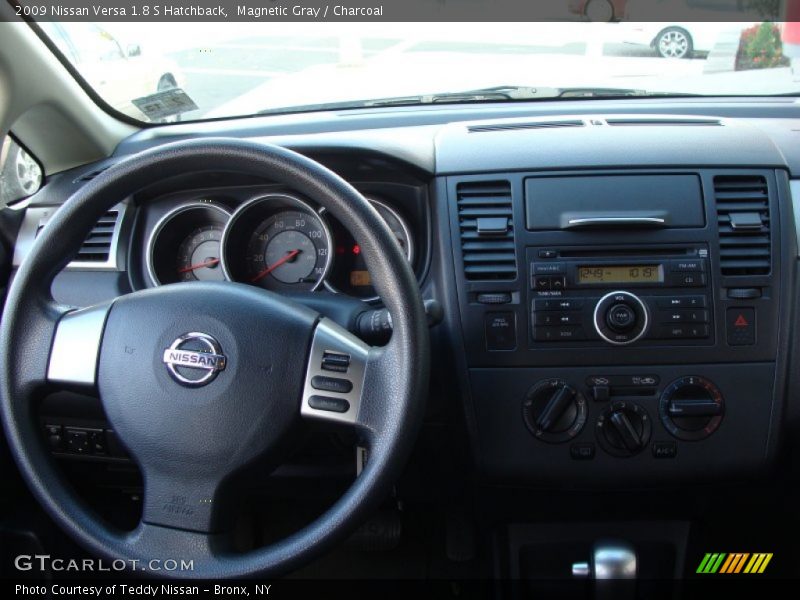 Magnetic Gray / Charcoal 2009 Nissan Versa 1.8 S Hatchback