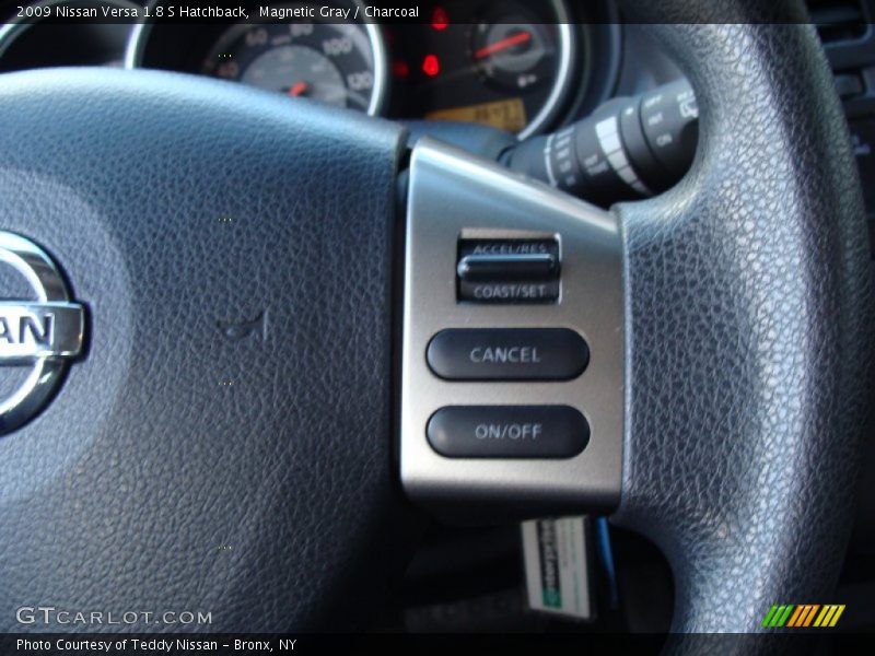 Magnetic Gray / Charcoal 2009 Nissan Versa 1.8 S Hatchback