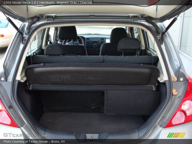Magnetic Gray / Charcoal 2009 Nissan Versa 1.8 S Hatchback