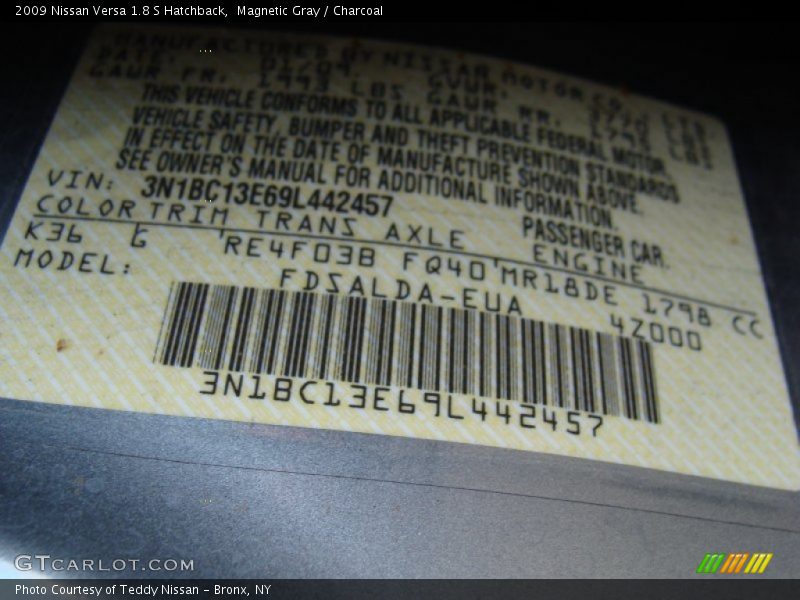 Magnetic Gray / Charcoal 2009 Nissan Versa 1.8 S Hatchback