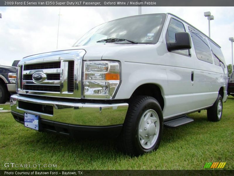 Oxford White / Medium Pebble 2009 Ford E Series Van E350 Super Duty XLT Passenger